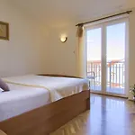 Beachfront Summer Oasis Lejlighed