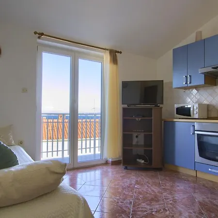 Beachfront Summer Oasis Preko