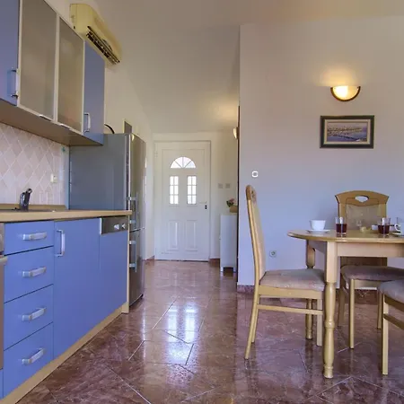 Beachfront Summer Oasis Preko