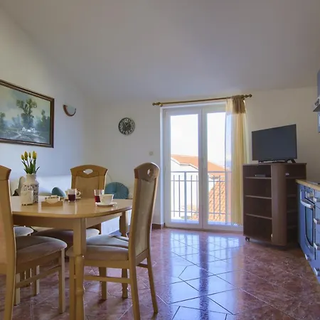 Beachfront Summer Oasis Preko