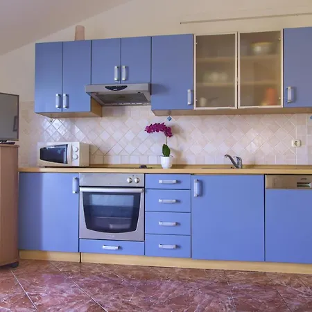 Beachfront Summer Oasis Daire