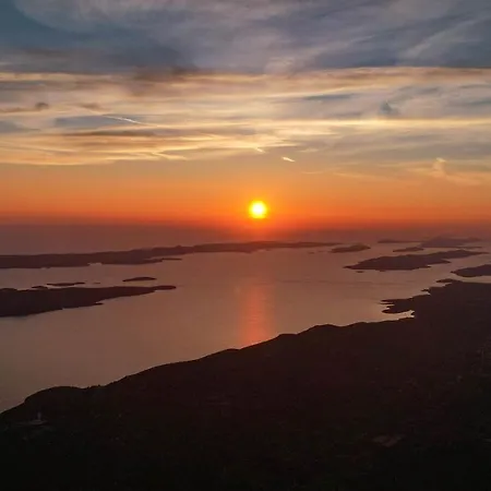 Beachfront Summer Oasis