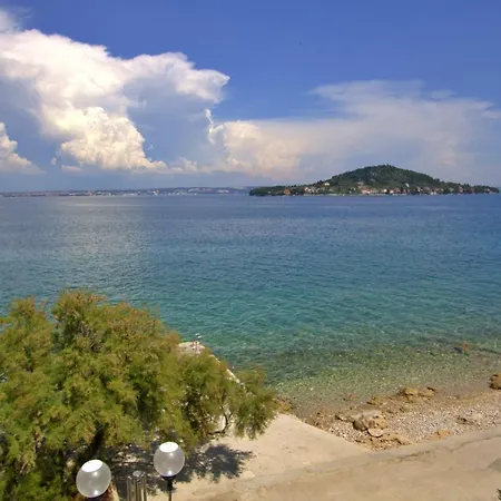 Apartman Beachfront Summer Oasis