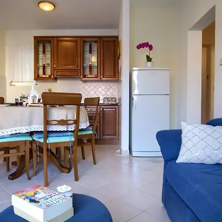 Beachfront Summer Oasis Апартаменты Преко