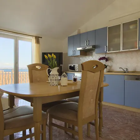 Апартаменты Beachfront Summer Oasis