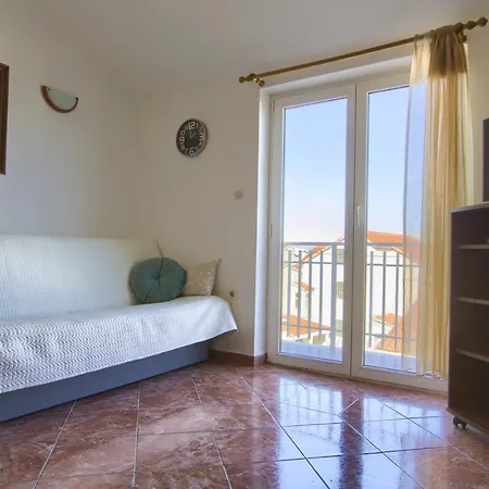Beachfront Summer Oasis Apartment *