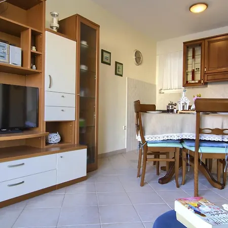 Beachfront Summer Oasis Preko