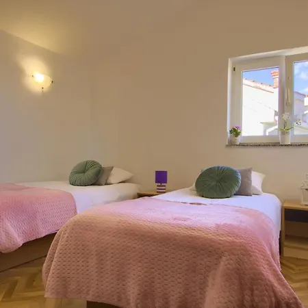 Beachfront Summer Oasis Preko