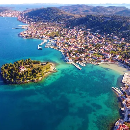 Beachfront Summer Oasis Apartament