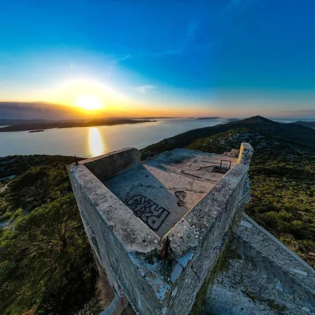 Beachfront Summer Oasis