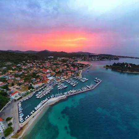 Beachfront Summer Oasis * Preko