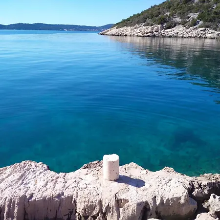 Beachfront Summer Oasis *