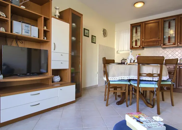 Beachfront Summer Oasis Preko