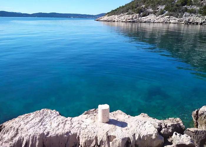 Beachfront Summer Oasis *