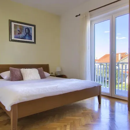 Beachfront Summer Oasis